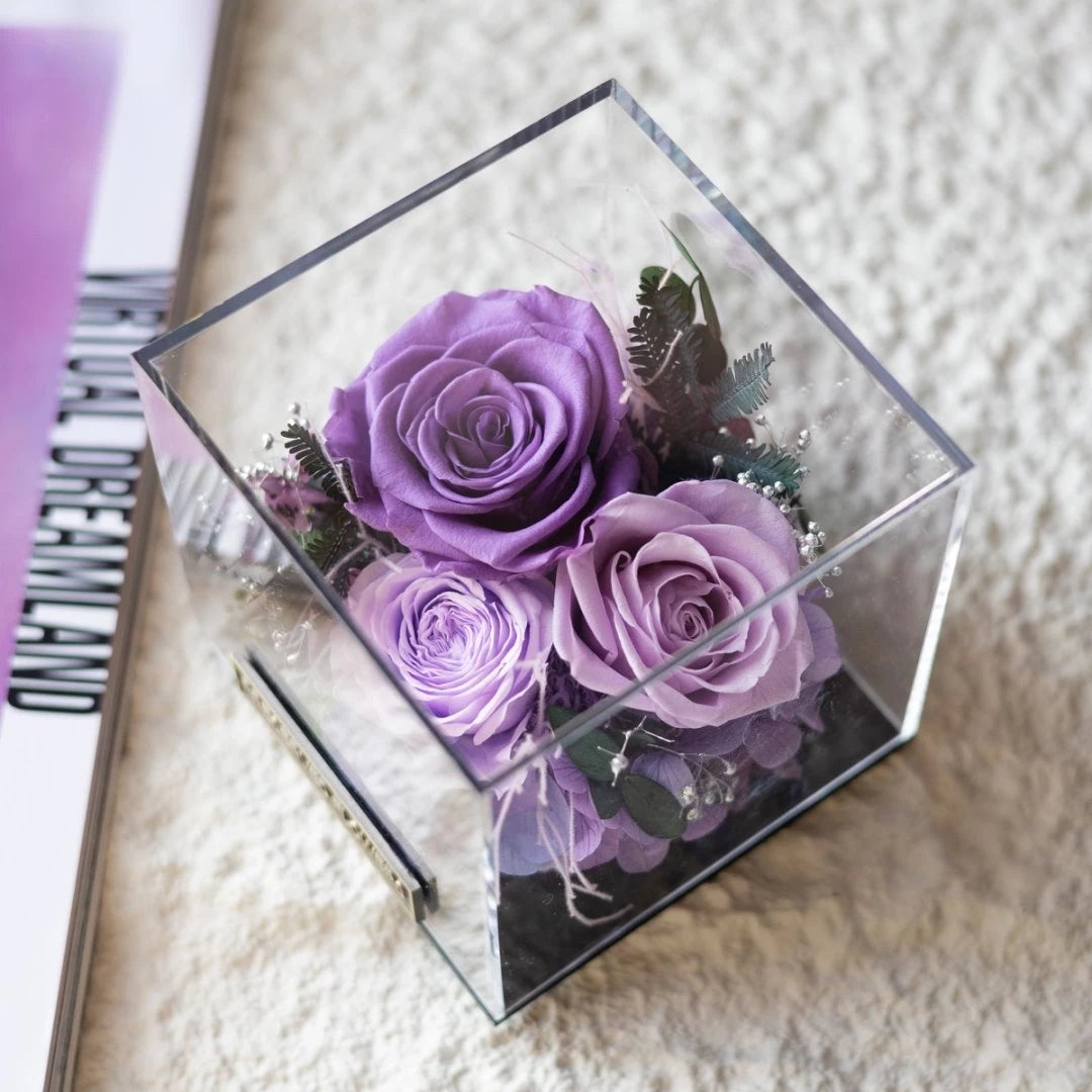 Handmade preserved flower acrylic flower box by Florettely