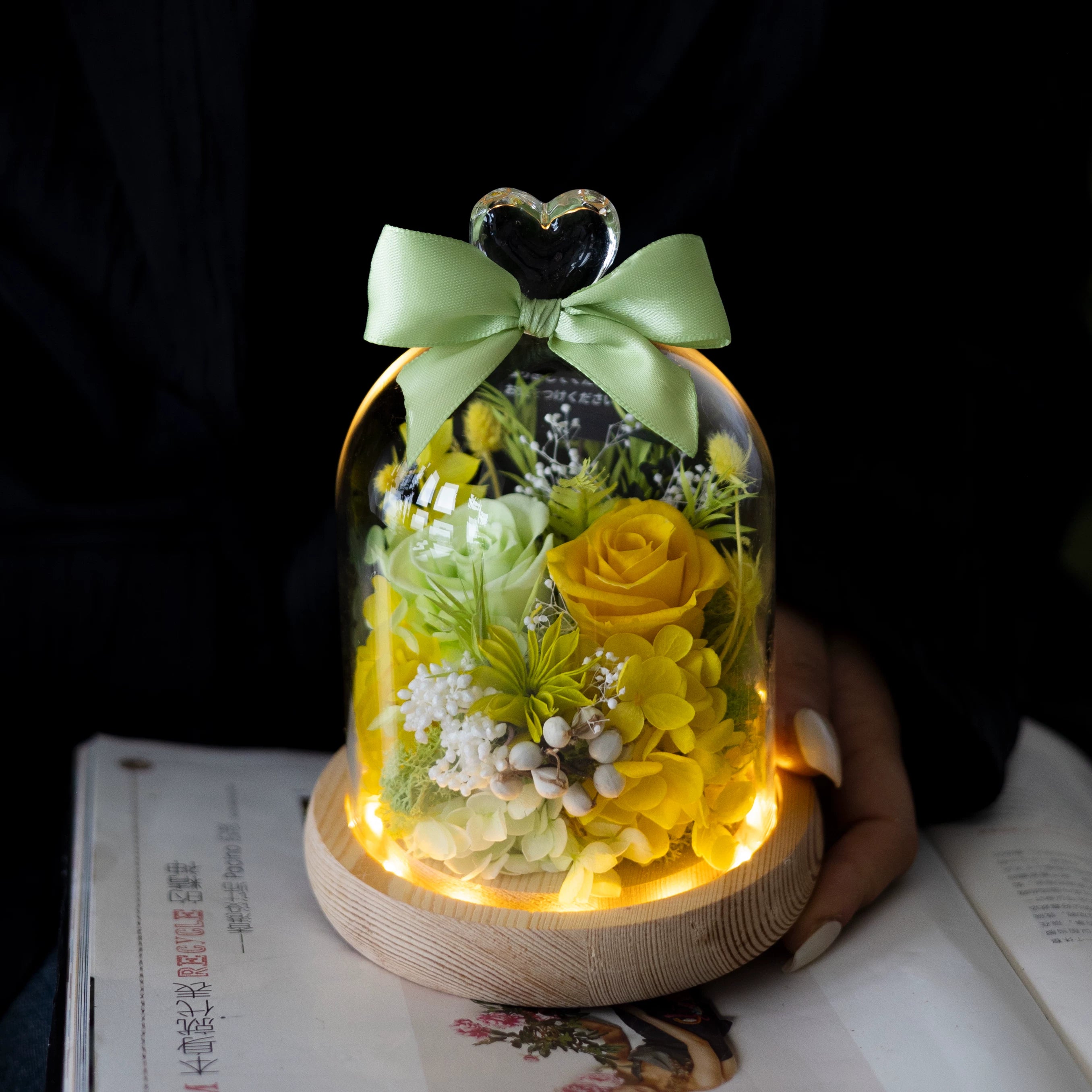 Handmade preserved flower heart-shaped gift box by Florettely
