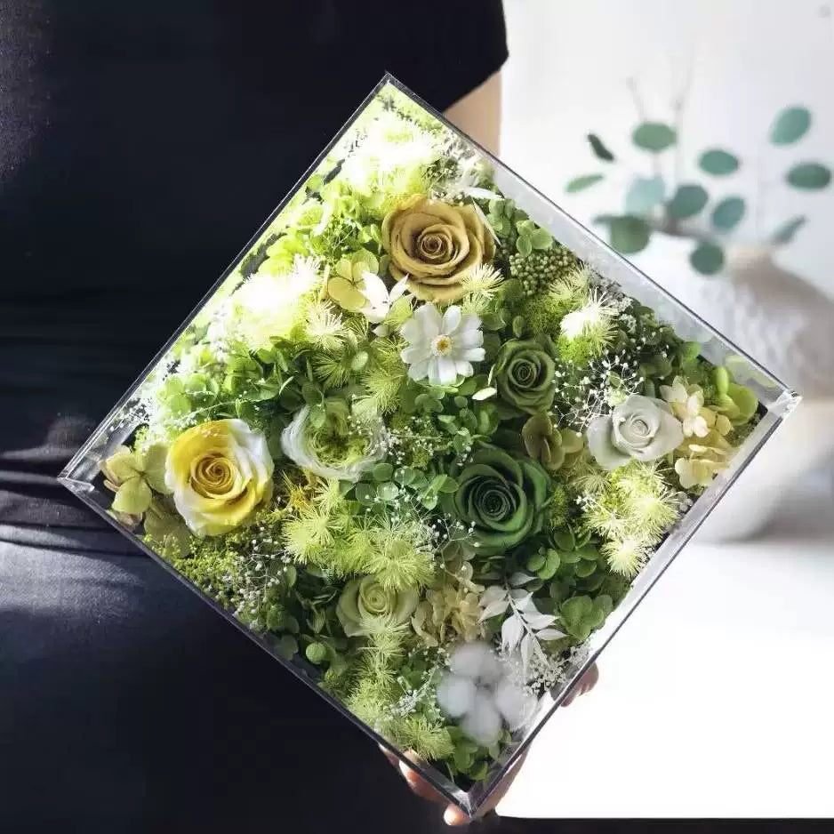 Handmade preserved flower acrylic flower box by Florettely