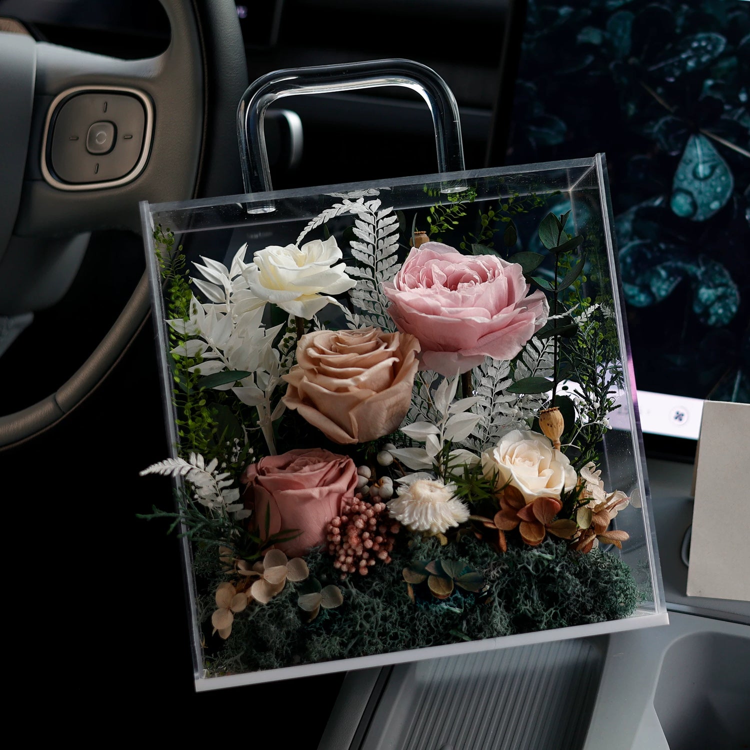 Handmade preserved flower round rose box by Florettely