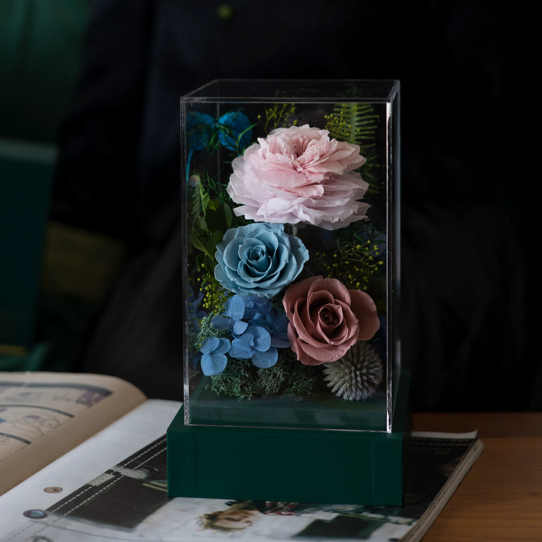 Handmade preserved flower heart-shaped gift box by Florettely