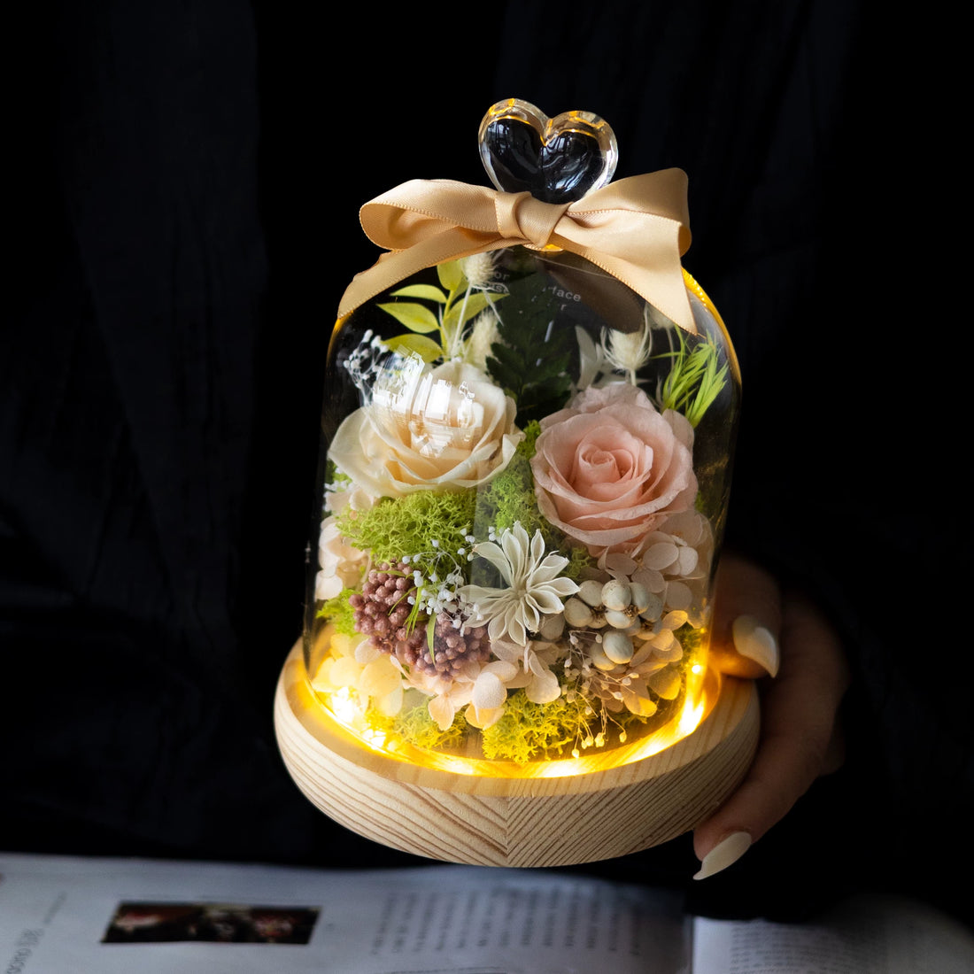 Handmade preserved flower heart-shaped gift box by Florettely