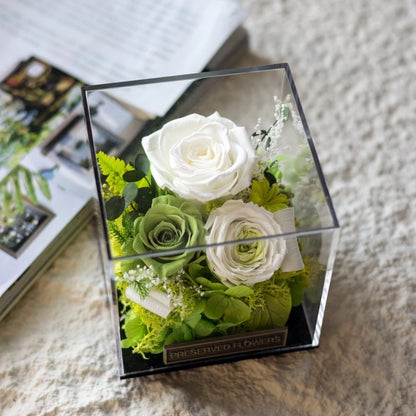 Handmade preserved flower acrylic flower box by Florettely
