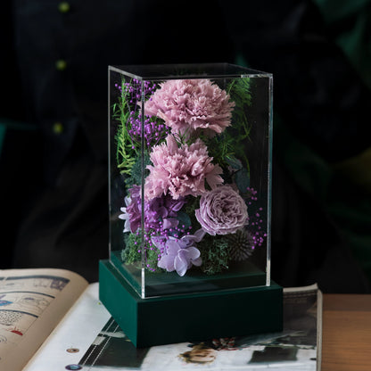 Handmade preserved flower heart-shaped gift box by Florettely